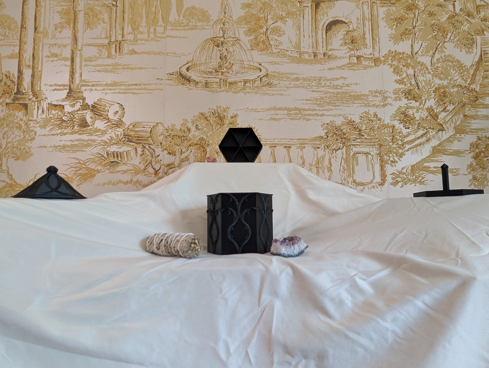 Gothic Jewelry Box - Crystal Holder