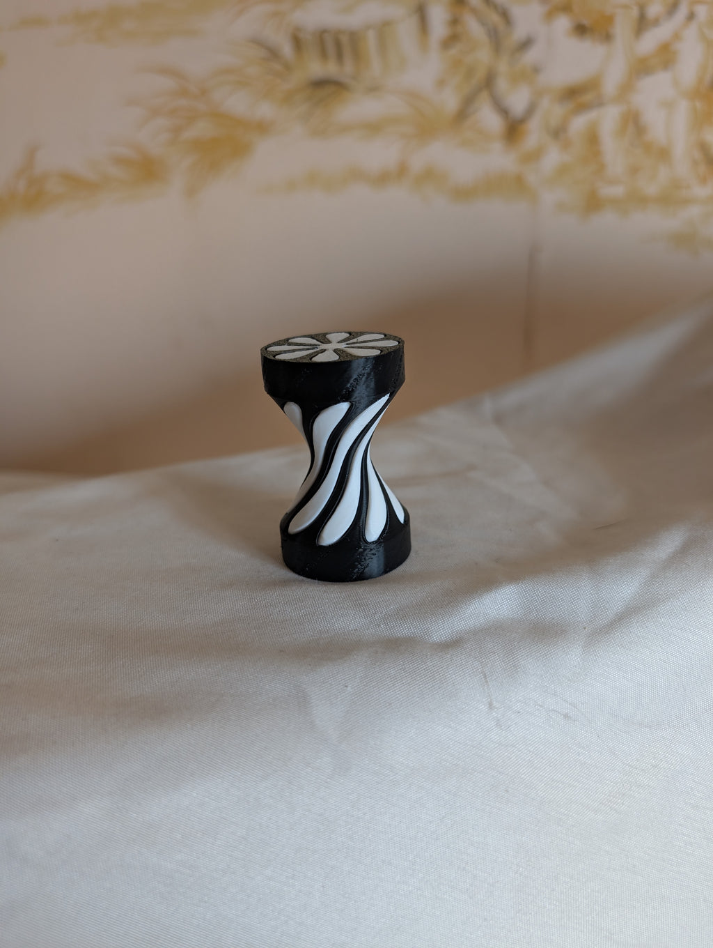 Hourglass Pass-through Fidget