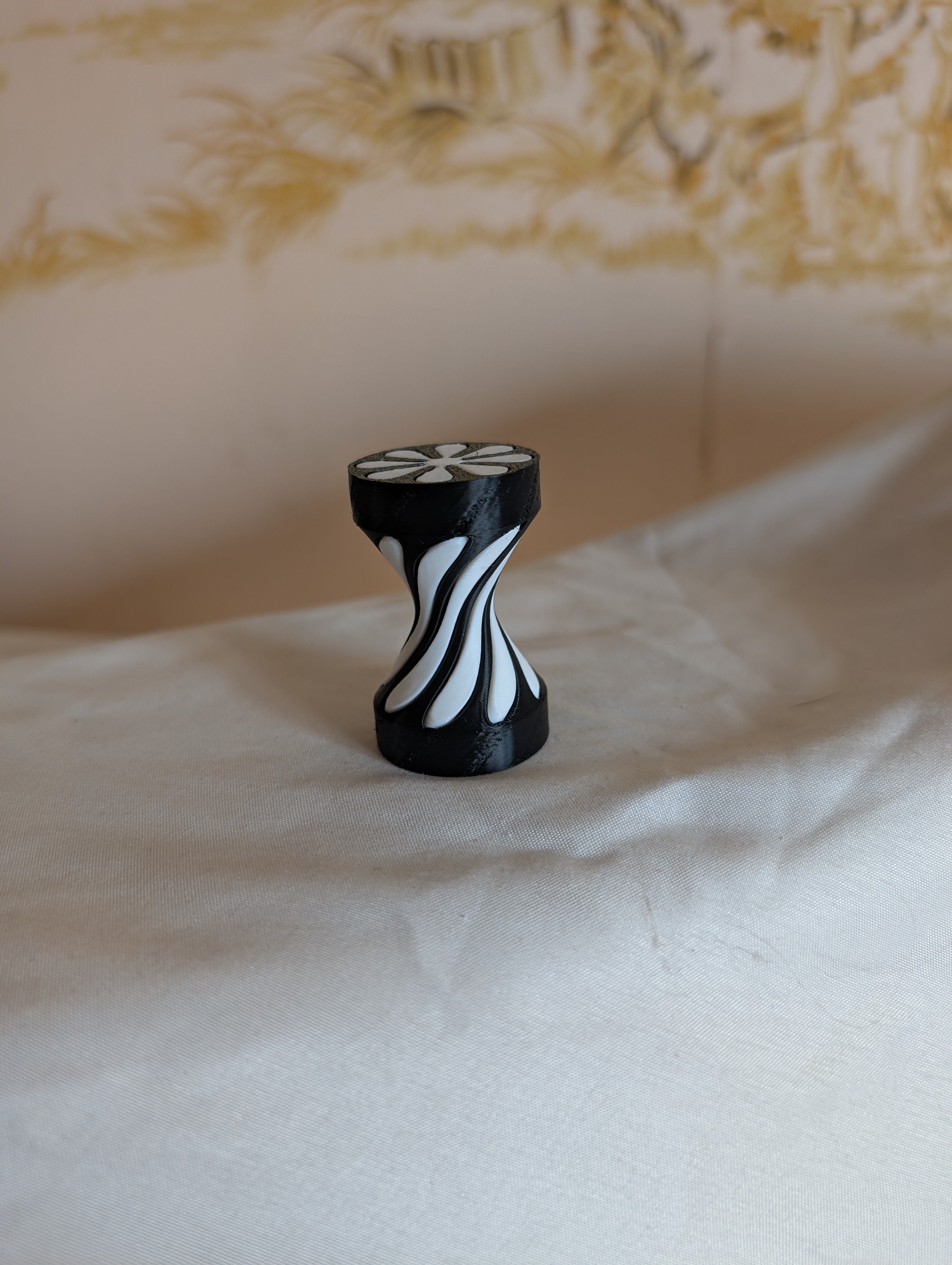 Hourglass Pass-through Fidget